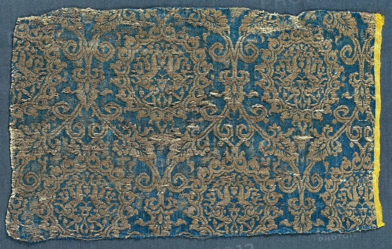 Lampas with hares in ogival pattern, 1300s. Probably Iran. Lampas: silk and gold thread; overall: 20.3 x 32.5 cm (8 x 12 13/16 in.)