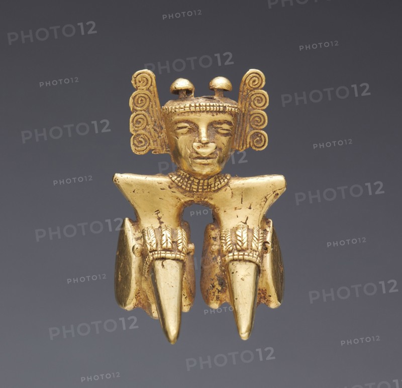 Pendant, 400-700. Panama, International Style, 5th-8th century. Cast gold; overall: 7.4 x 5.2 x 5.2 cm (2 15/16 x 2 1/16 x 2 1/16 in.).