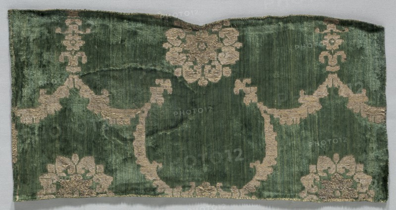 Velvet Fragment, 1400s. Italy, 15th century. Velvet (cut, voided, and brocaded): silk and gold thread; overall: 21 x 40.7 cm (8 1/4 x 16 in.).