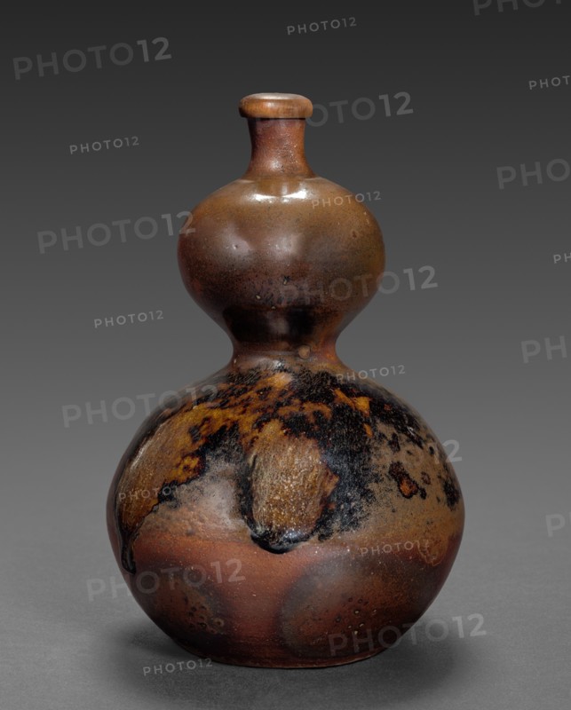 Double Gourd Jar with Wooden Stopple, 18th-19th century. Japan, Province of Bizen, 18th-19th century. Stoneware; with stopple: 16.9 cm (6 5/8 in.); without stopple: 15.6 cm (6 1/8 in.).