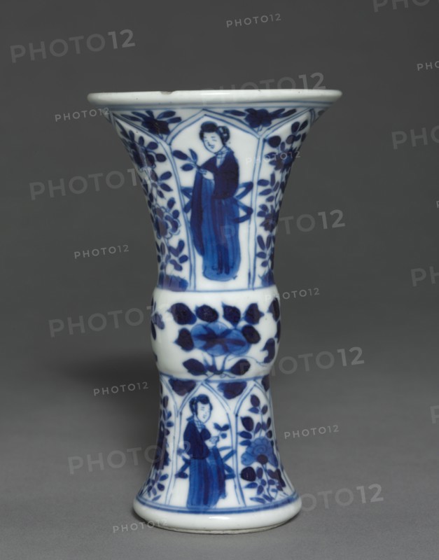 Beaker, 19th Century. China, Qing dynasty (1644-1911), Daoguang reign (1821-1850) - Xianfeng reign (1851-1861). Porcelain; overall: 11.5 cm (4 1/2 in.).