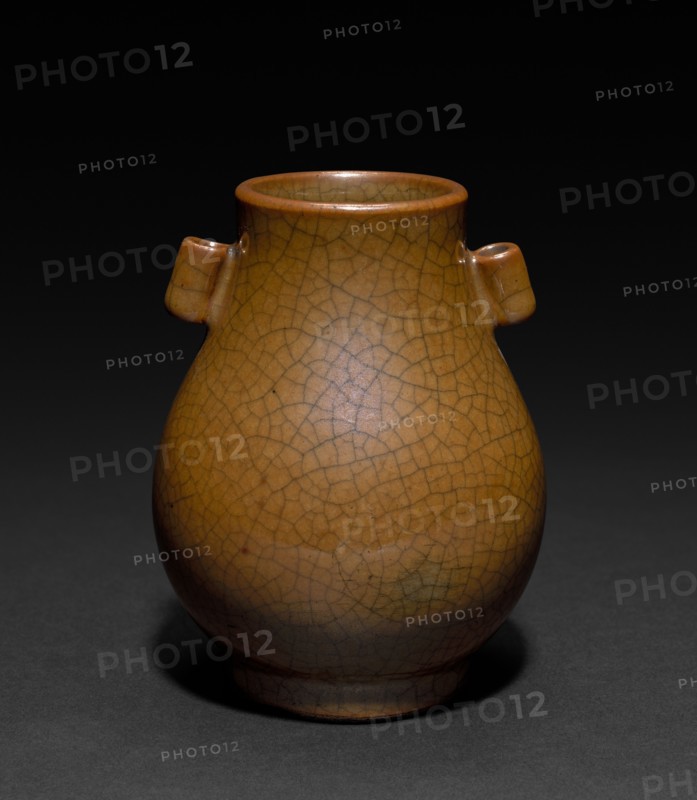 Pear-shaped Jar, 1662-1722. China, Qing dynasty (1644-1911), Kangxi reign (1661-1722). Porcelain; overall: 30 cm (11 13/16 in.).