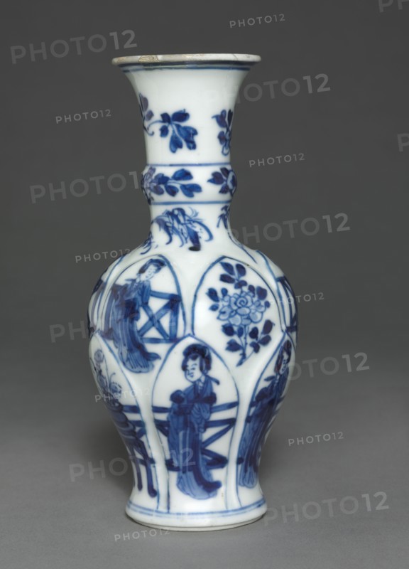 Vase, 19th Century. China, Qing dynasty (1644-1911), Daoguang reign (1821-1850) - Xianfeng reign (1851-1861). Porcelain; overall: 14 cm (5 1/2 in.).