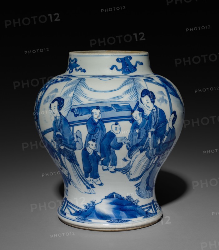 Vase, 1736-1795. China, Qing dynasty (1644-1912), Qianlong reign (1735-1795). Porcelain; overall: 27.8 cm (10 15/16 in.).