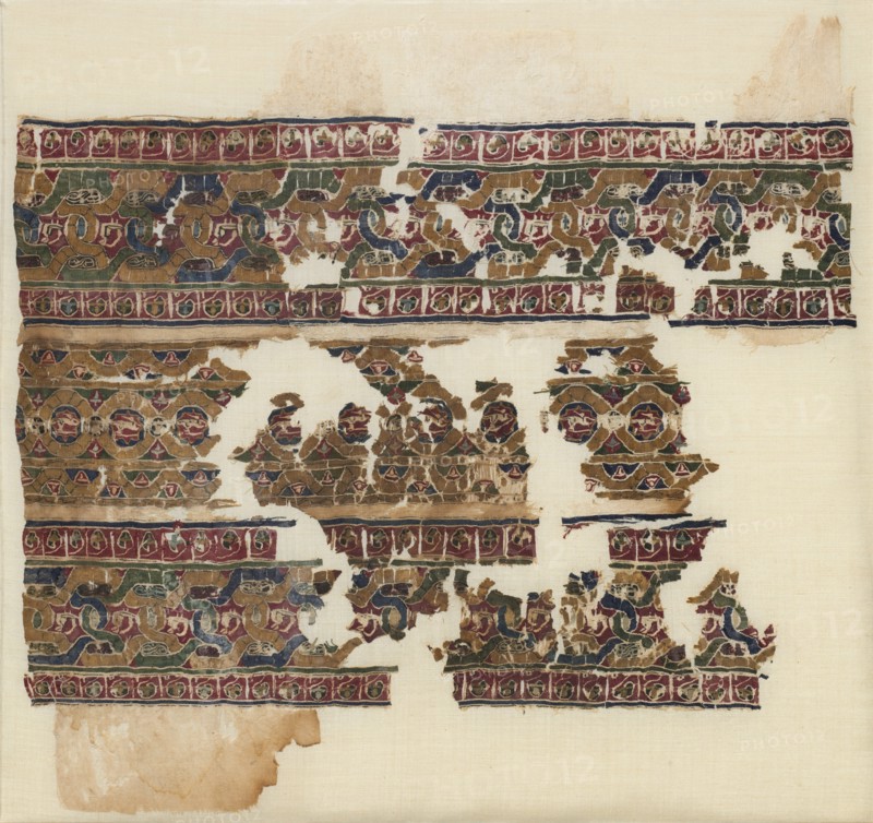 Tiraz with guilloche bands, 1075-1125. Egypt, Fatimid period. Plain weave with inwoven tapestry weave: linen and silk; overall: 43.9 x 47.6 cm (17 5/16 x 18 3/4 in.)