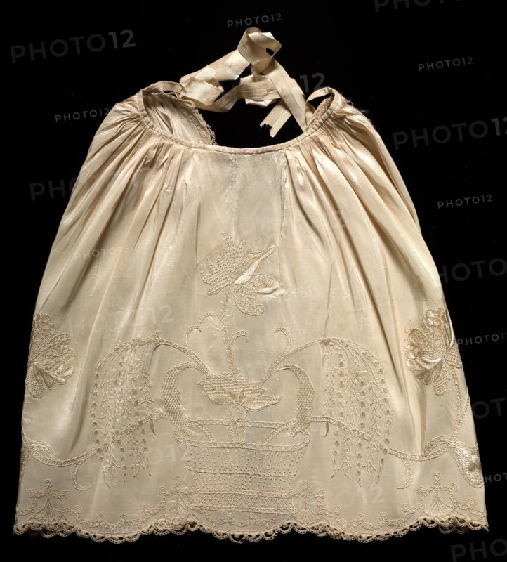 Embroidered Taffeta Apron, 1700s. England, 18th century. Embroidery, silk; overall: 42.6 x 102.2 cm (16 3/4 x 40 1/4 in.)