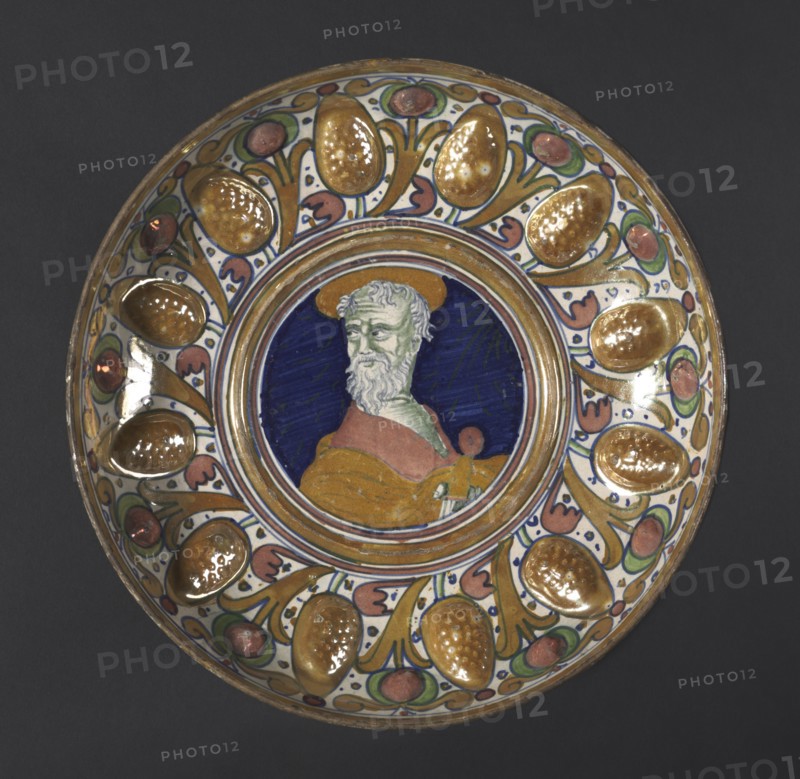 Bowl: Bust of Paul, c. 1535. Italy, 16th century. Tin-glazed earthenware with gold and red lustre (maiolica); diameter: 25.4 cm (10 in.).