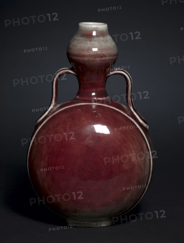 Gourd Flask:  Lang Ware, 1662-1722. China, Qing dynasty (1644-1911), Kangxi reign (1661-1722). Porcelain; overall: 22.6 cm (8 7/8 in.).