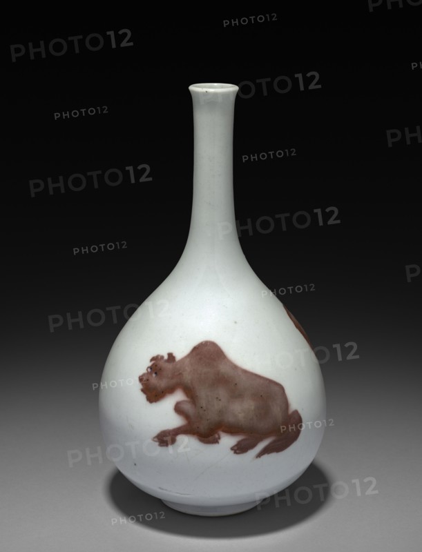 Bottle-shaped Vase, 1662-1722. China, Qing dynasty (1644-1912), Kangxi reign (1661-1722). Porcelain with underglaze decoration; diameter: 21 cm (8 1/4 in.).