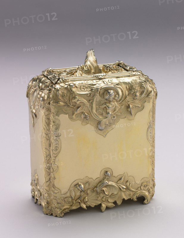 Tea Caddy, 1741-1742. Paul Jacques de Lamerie (British, 1688-1751). Silver gilt; overall: 13.4 x 9.6 x 5.8 cm (5 1/4 x 3 3/4 x 2 5/16 in.).