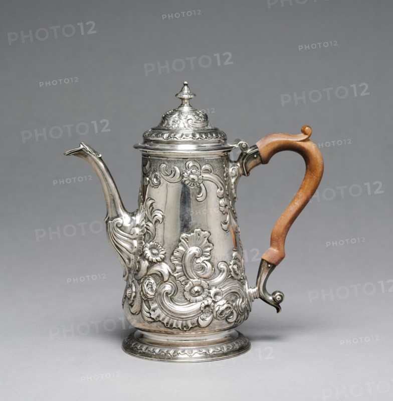 Coffeepot, 1742-1743. England, Newcastle, 18th century. Silver; diameter: 11.2 cm (4 7/16 in.); with cover: 22.3 cm (8 3/4 in.); without cover: 17.2 cm (6 3/4 in.).