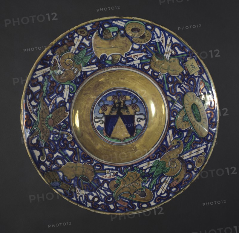 Plate with the Arms of the Vigeri Family, 1524. Maestro Giorgio Andreoli (Italian, 1465-70-aft 1553). Tin-glazed earthenware with gold and red lustre (maiolica); diameter: 39.4 cm (15 1/2 in.)