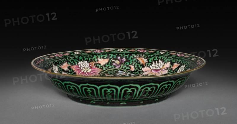 Dish, 1736-1795. China, Qing dynasty (1644-1912), Qianlong reign (1735-1795). Porcelain with famille rose overglaze enamel decoration; diameter: 16 cm (6 5/16 in.); overall: 3.2 cm (1 1/4 in.).