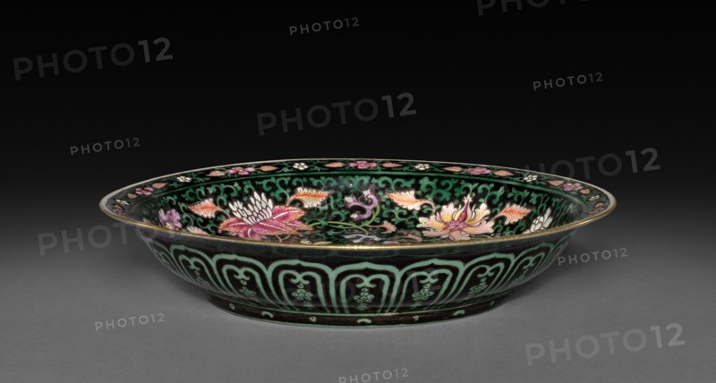 Dish, 1736-1795. China, Qing dynasty (1644-1912), Qianlong reign (1735-1795). Porcelain with famille rose overglaze enamel decoration; diameter: 16 cm (6 5/16 in.); overall: 3.2 cm (1 1/4 in.).