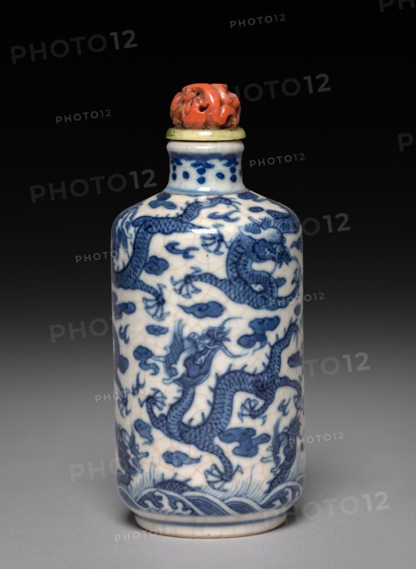 Snuff Bottle, 1661-1722. China, Qing dynasty (1644-1912), Kangxi reign (1661-1722). Porcelain; overall: 9 cm (3 9/16 in.).