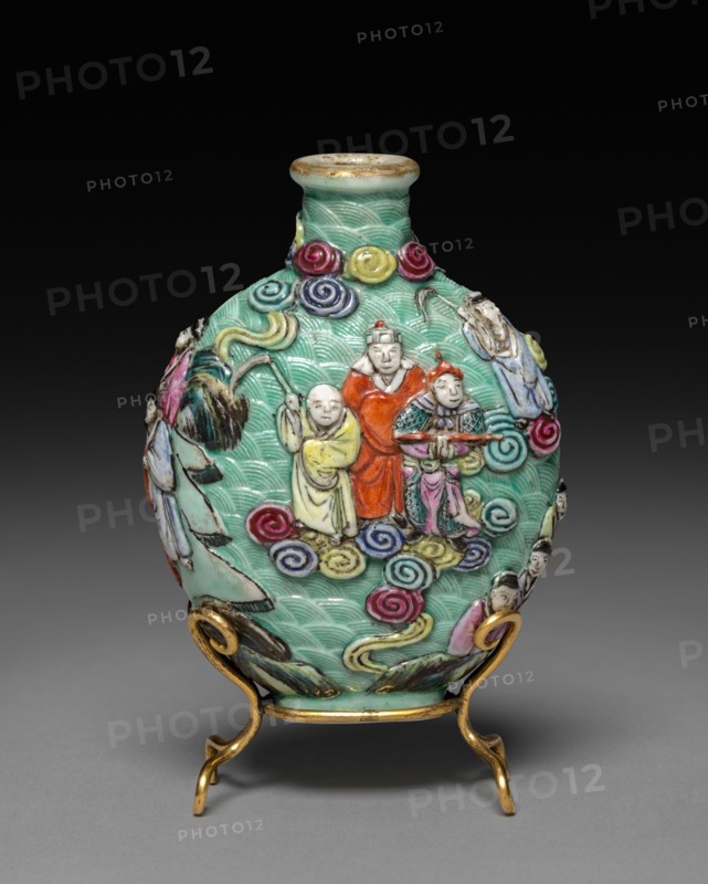 Flattened Ovoid Snuff Bottle with Stopper, 1796-1820. China, Qing dynasty (1644-1912), Jiaqing reign (1795-1820). Porcelain; overall: 8.4 cm (3 5/16 in.).