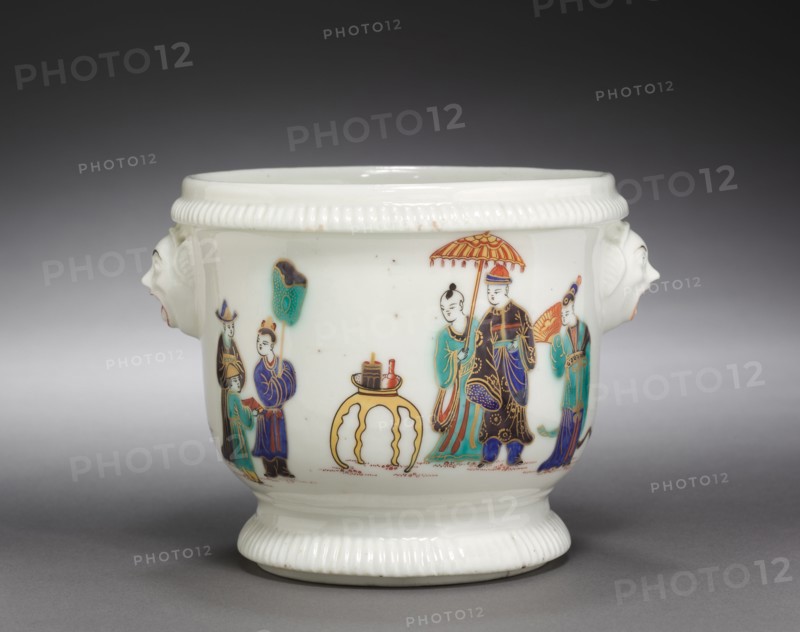 Bottle Cooler, c. 1725- 1735. Saint Cloud Porcelain Factory (French). Soft-paste porcelain with enamel decoration; diameter: 11 x 11.5 cm (4 5/16 x 4 1/2 in.).