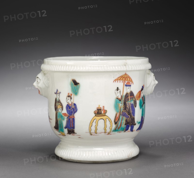 Bottle Cooler, c. 1725- 1735. Saint Cloud Porcelain Factory (French). Soft-paste porcelain; diameter: 11 x 11.5 cm (4 5/16 x 4 1/2 in.).