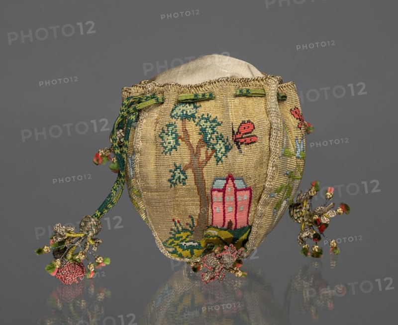 Woven Purse, 1700s. France, 18th century. Tapestry, silk and gold thread; overall: 10.2 x 7 cm (4 x 2 3/4 in.)