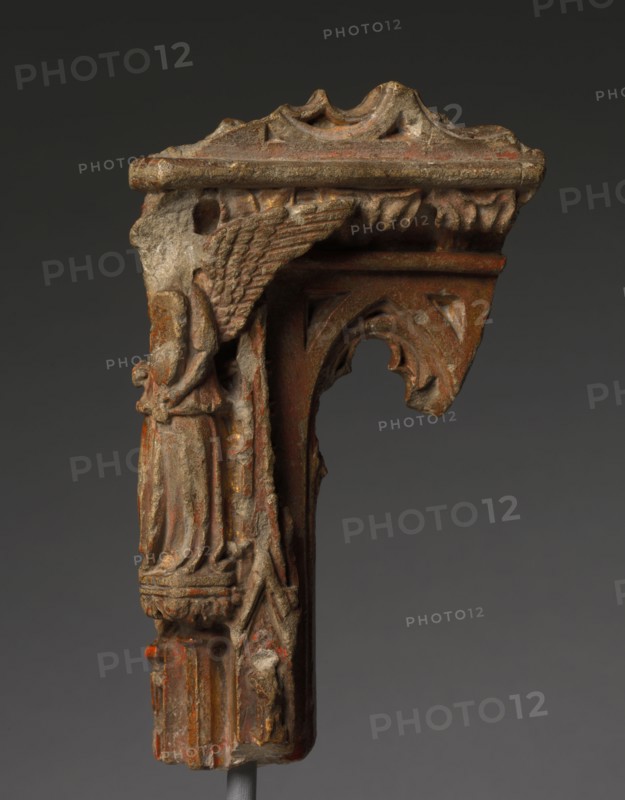 Fragment of an Architectural Canopy, early 1400s. France, early 15th century. Limestone; overall: 17.8 x 8.3 x 11.2 cm (7 x 3 1/4 x 4 7/16 in.)