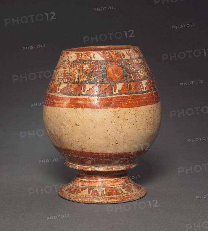 Vase, 1000-1550. Costa Rica, Filadelphia. Earthenware; diameter of mouth: 13.4 cm (5 1/4 in.); overall: 23.5 x 18.8 cm (9 1/4 x 7 3/8 in.); diameter of base: 16.6 cm (6 9/16 in.).