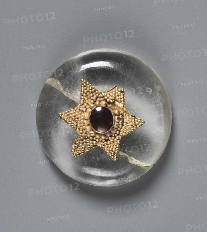 Button, 500s. Byzantium, early Byzantine period, 6th century. Rock crystal with a garnet mounted in a gold granulated star; diameter: 3.1 cm (1 1/4 in.).