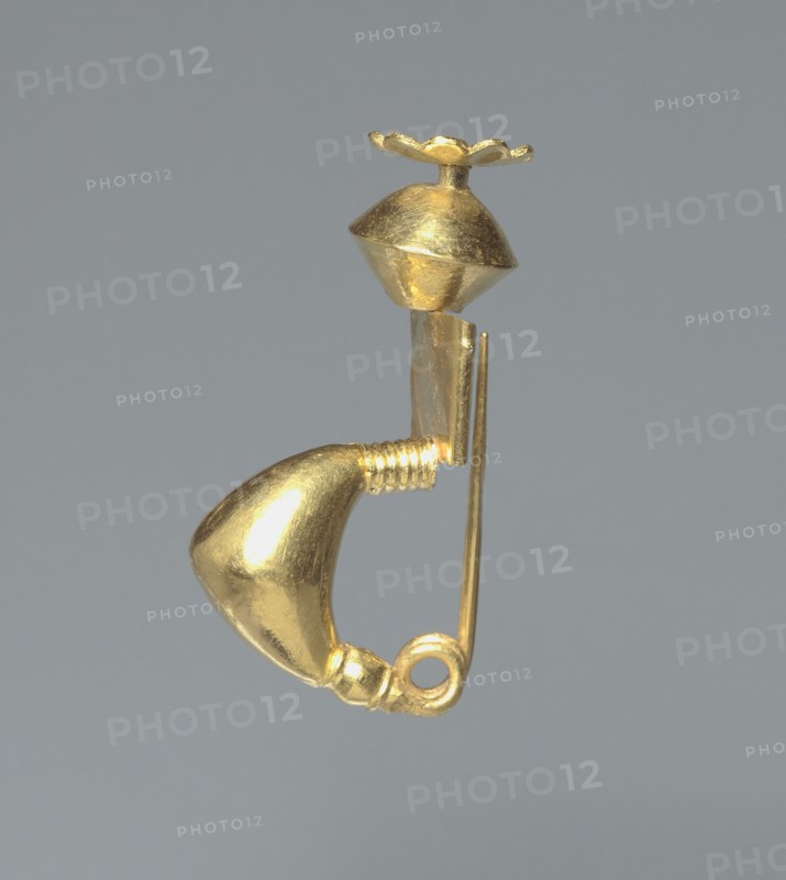 Fibula (Pin), 400-200 BC. South Italy, Campania, 4th-3rd Century BC. Gold; overall: 8 cm (3 1/8 in.).