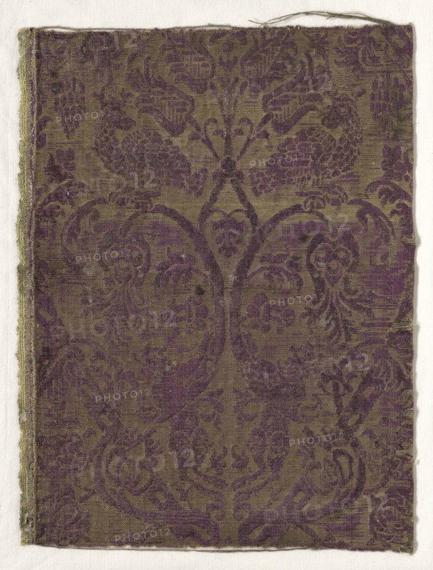 Fragment, 16th century. Spain, 16th century. Silk brocatelle; average: 36.9 x 27.3 cm (14 1/2 x 10 3/4 in.)