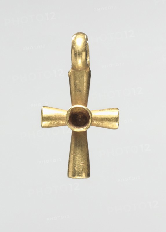 Pendant Cross, 500s. Byzantium, early Byzantine period, 6th century. Gold; overall: 2.3 x 1.3 cm (7/8 x 1/2 in.).