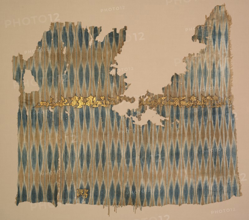 Ikat tiraz, 960-980. Yemen, San'a', Zaydi Imam period. Resist-dyed warp (ikat); plain weave with inscription: cotton and gold leaf; overall: 60 x 63.4 cm (23 5/8 x 24 15/16 in.)