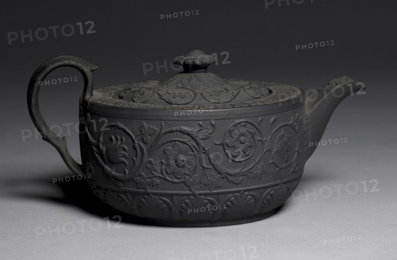Teapot, c. 1810. Elijah Mayer & Son. Black basalt; overall: 13.7 x 26.6 x 14.3 cm (5 3/8 x 10 1/2 x 5 5/8 in.).