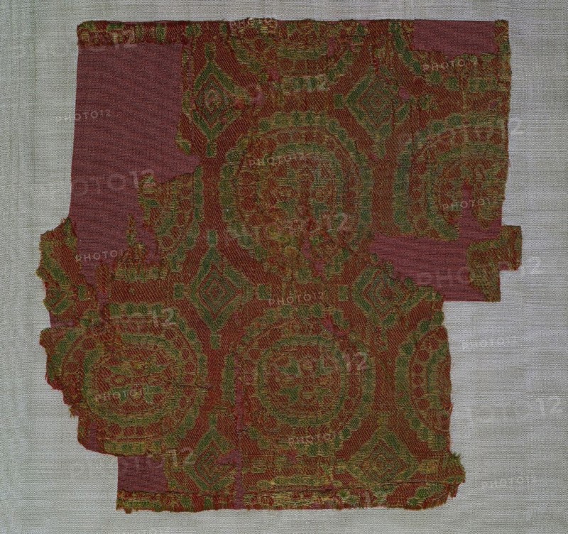 Samite with roundels of rosettes, 700s-800s. Iran. Samite: silk; overall: 17.7 x 17.7 cm (6 15/16 x 6 15/16 in.)