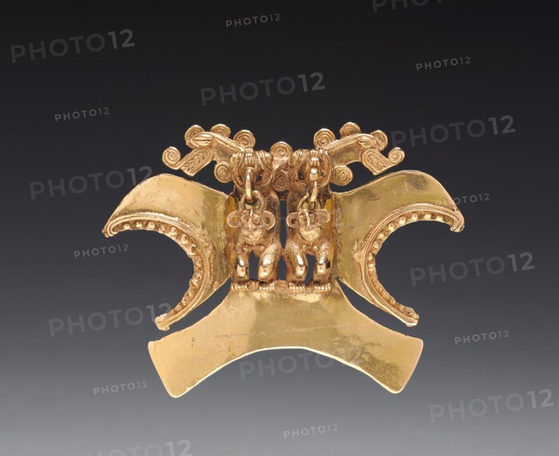 Double Bird-Headed Figure Pendant, c. 1000-1500. Costa Rica, Diquís region, 11th-16th century. Cast and hammered gold; overall: 7.2 x 9.4 cm (2 13/16 x 3 11/16 in.).