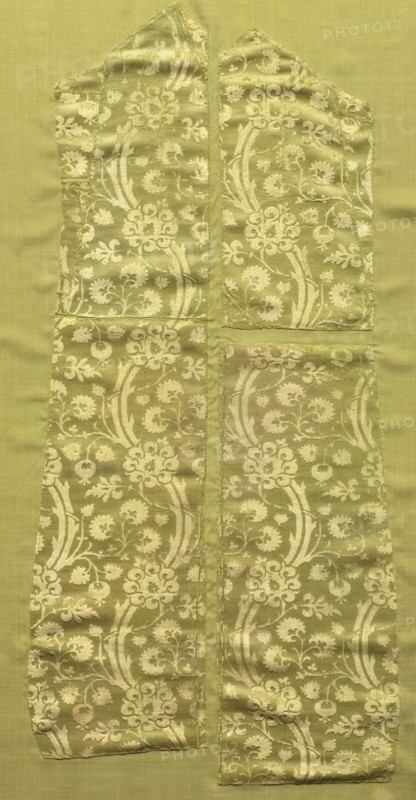 Fragments of a Chasuble, 1400-1420. Italy, beginning of the 15th century. Velvet (cut and voided); silk; average: 108 x 50.5 cm (42 1/2 x 19 7/8 in.)
