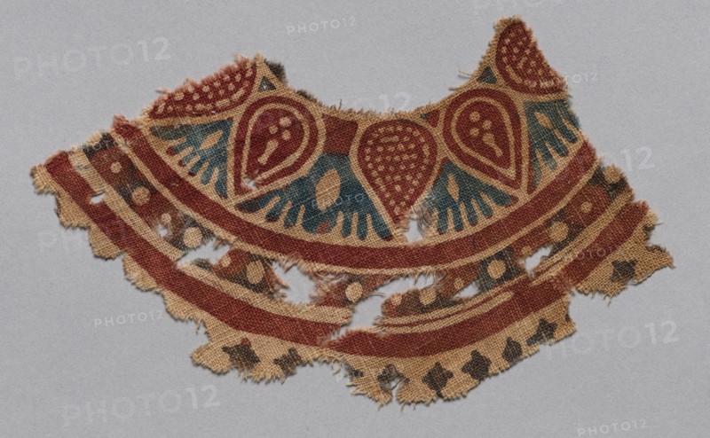 Fragment, 1100s - 1300s. India, 12th-14th century. Plain cloth, hand painted; cotton; overall: 10.5 x 13.1 cm (4 1/8 x 5 3/16 in.).