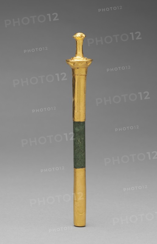Ear Rod, c. 700-900. Panama, Conte style, 5th - 10th century. Hammered gold, with greenstone; diameter: 2 cm (13/16 in.); overall: 15.5 cm (6 1/8 in.).