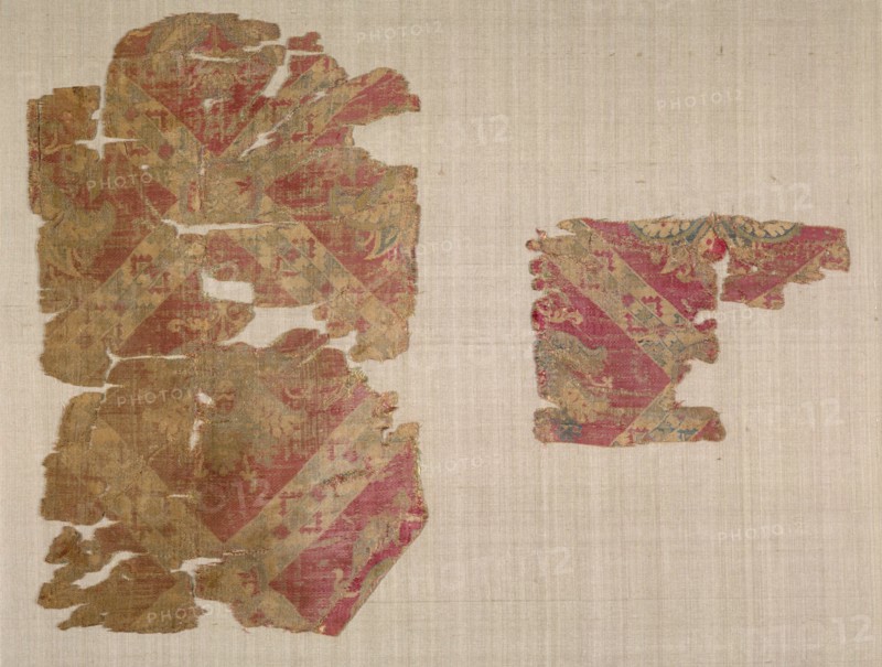Silk Fragments with Palmette Blossoms, 700s. Egypt or Syria, Islamic period, late Umayyad-or Abbasid, 8th century. Complementary weft-faced twill with inner warps (samit); silk; overall: 22.5 x 29 cm (8 7/8 x 11 7/16 in.)