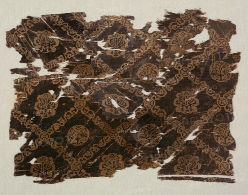Silk with lattice of animals in medallions, 600s-800s. Egypt or Syria. Samite: silk; overall: 24.8 x 34.3 cm (9 3/4 x 13 1/2 in.)