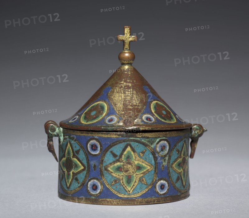Pyx, c. 1250. France, Limousin, Limoges, Gothic period, mid-13th century. Gilded copper, champlevé enamel; overall: 8.3 x 10.4 cm (3 1/4 x 4 1/8 in.)