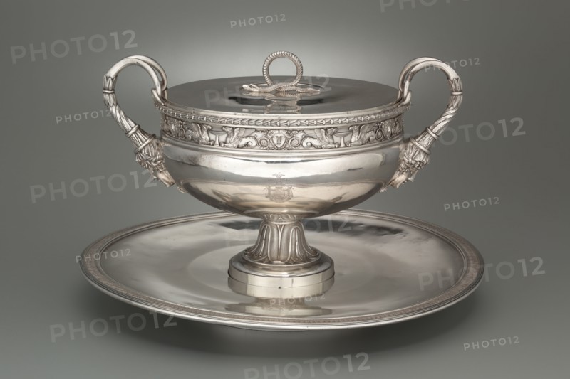 Covered Tureen on Stand (Pot à oille), 1797-1798. Henry Auguste (French, 1759-1816). Silver; overall: 26.2 x 29.1 cm (10 5/16 x 11 7/16 in.); average: 22.6 cm (8 7/8 in.).
