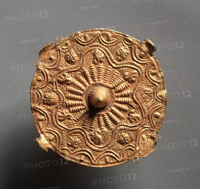 Soul Disk Pendant, 1800s. Guinea Coast, Ghana, Asante, 19th century. Cast gold, hammered; diameter: 11 cm (4 5/16 in.)
