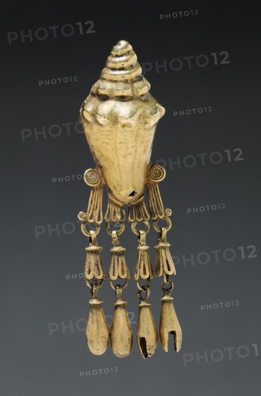 Shell Pendant, c. 1200-1519. Mexico, Oaxaca, Mixtec style. Gold; overall: 7.7 x 2.2 cm (3 1/16 x 7/8 in.).