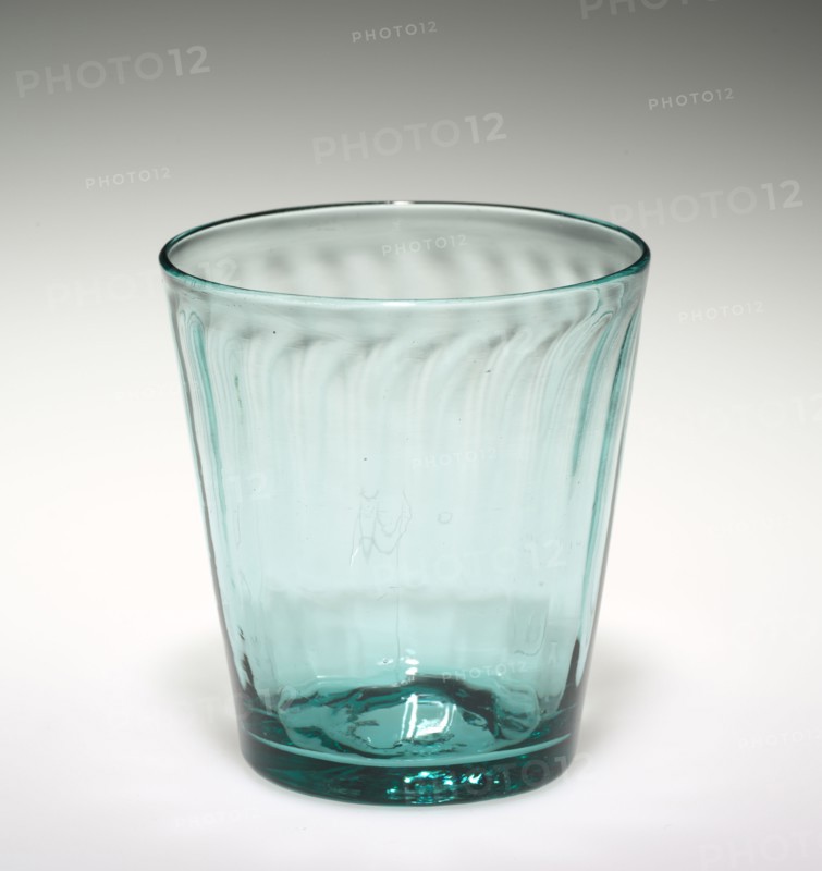 Tumbler, 1800-1850. America, Zanesville, 19th century. Glass; diameter: 8.6 cm (3 3/8 in.); overall: 9.4 x 6.1 cm (3 11/16 x 2 3/8 in.).