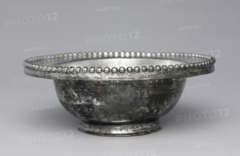 Bowl with Beaded Rim, 300-500. Byzantium, Syria?, early Byzantine period, 4th-5th Century. Silver; overall: 10.4 x 27.8 x 10.5 cm (4 1/8 x 10 15/16 x 4 1/8 in.).