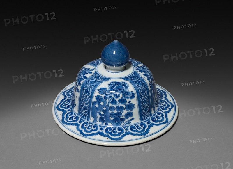 Vase with Cover (lid), Qing dynasty (1644-1912), Kangxi reign (1661-1722). China, Jiangxi province, Jingdezhen kilns, Qing dynasty (1644-1912), Kangxi reign (1661-1722). Porcelain with underglaze blue decoration; lid: 15.1 cm (5 15/16 in.).