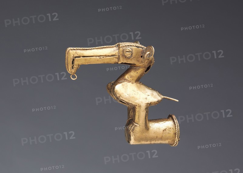 Staff Head, 400-1000. Colombia, Sinú style, 5th-10th Century. Cast gold; overall: 6.7 x 3 x 8.2 cm (2 5/8 x 1 3/16 x 3 1/4 in.).