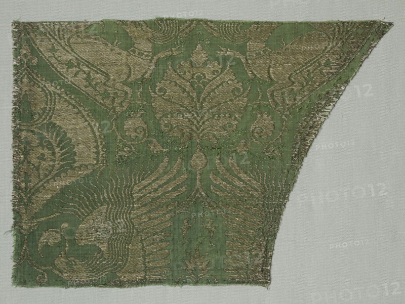 Exotic Gold-patterned Silk, 1360-1400. Italy, Venice, last third of 14th century. Silk, gold thread; a combination of two weaves, 2/1 twill and 1/3 twill (lampas); overall: 22 x 31.3 cm (8 11/16 x 12 5/16 in.)