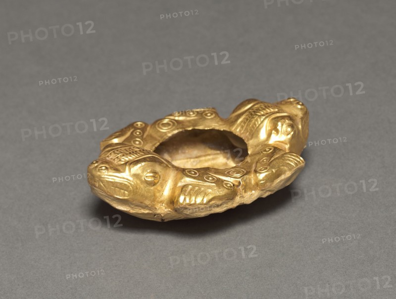 Double Crocodile Vessel, c. 400-900. Central Panama, (Sitio Conte?), Conte Style, 5th-10th Century. Hammered and embossed gold; overall: 23.1 x 6.8 x 4.6 cm (9 1/8 x 2 11/16 x 1 13/16 in.).