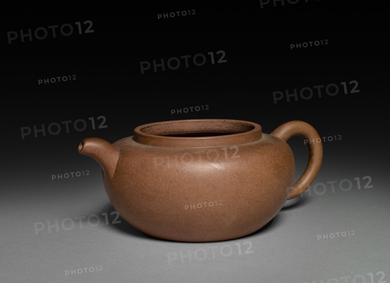 Teapot: Yixing ware, 1644-1911. China, Qing dynasty (1644-1911). Stoneware; diameter: 12.8 cm (5 1/16 in.); overall: 8.6 cm (3 3/8 in.).