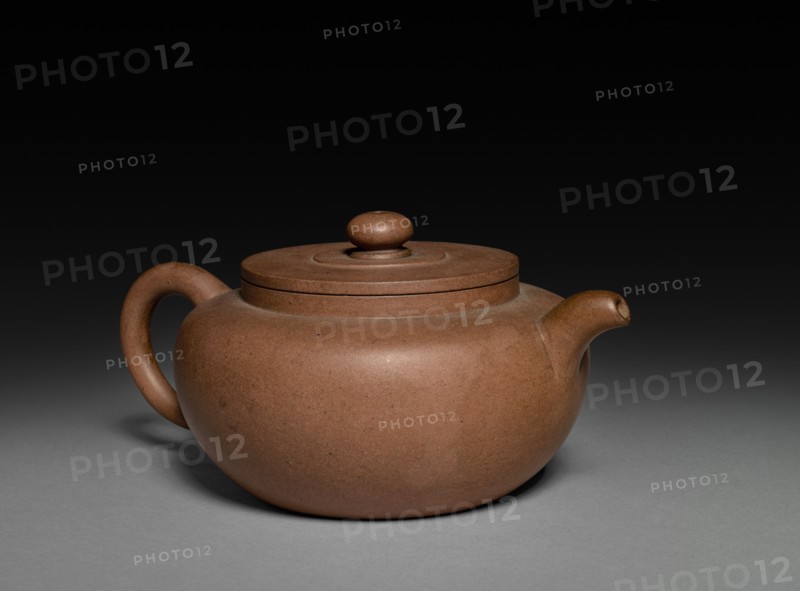 Teapot: Yixing ware, 1644-1911. China, Qing dynasty (1644-1911). Stoneware; diameter: 12.8 cm (5 1/16 in.); overall: 8.6 cm (3 3/8 in.).